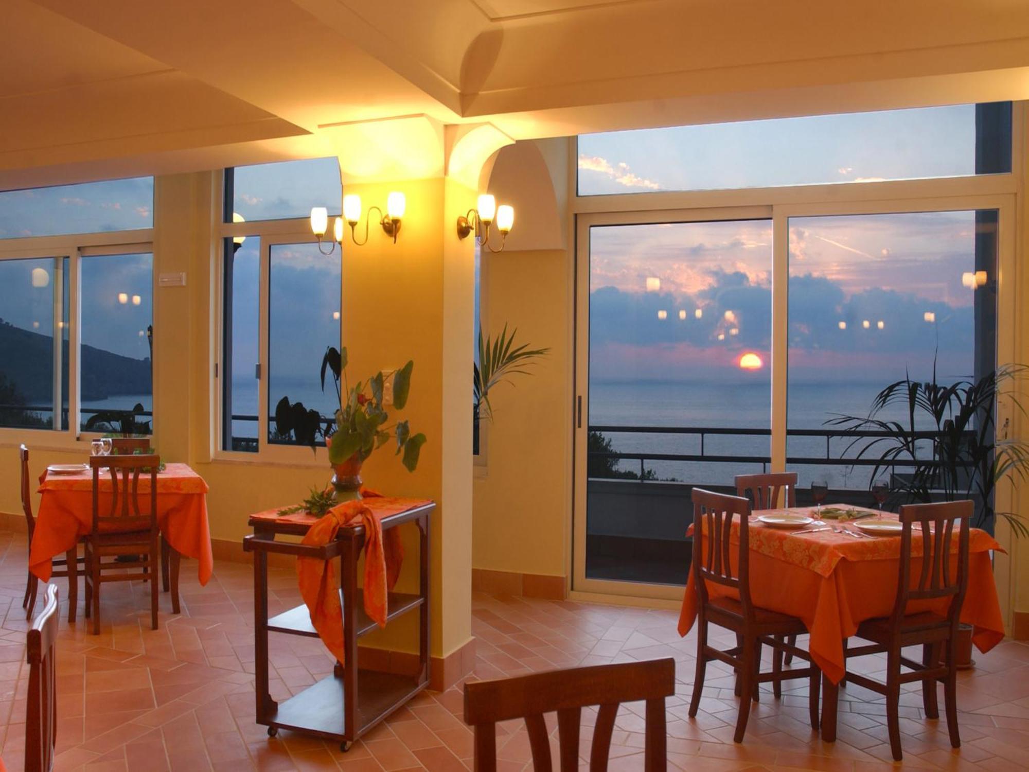 Hotel Baia Palinuro Restaurante foto