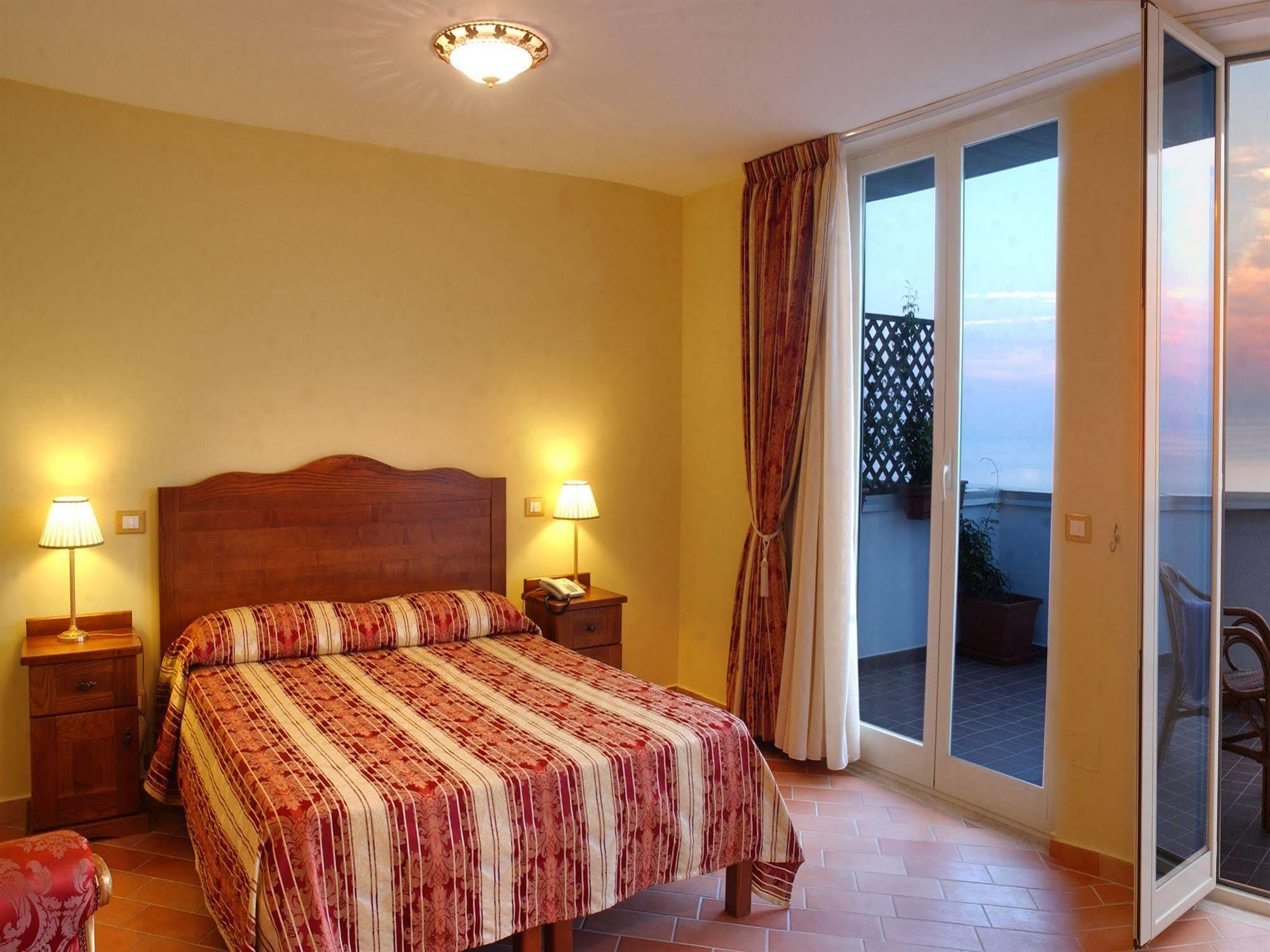 Hotel Baia Palinuro Habitación foto
